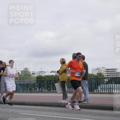 29.06.2025 - hella hamburg halbmarathon Luisa Fischer http://msf.ph/oto/8501011 29.06.2025 10:07:22 Kennedybrücke 3488, 1161, 1367, 3488, 4488, 5976, 6706, 6709, 10756 meine-sportfotos.de