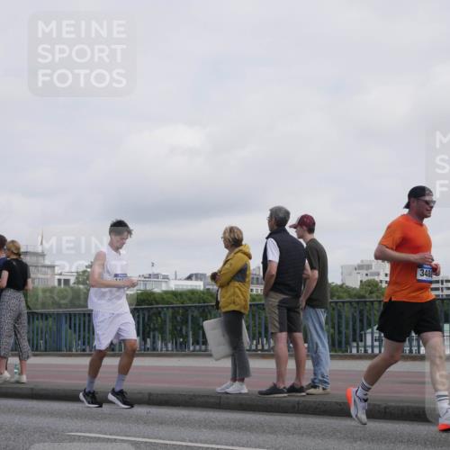 29.06.2025 - hella hamburg halbmarathon Luisa Fischer http://msf.ph/oto/8501017 29.06.2025 10:07:22 Kennedybrücke 3488, 1161, 1367, 3488, 4488, 5976, 6706, 6709, 10756 meine-sportfotos.de