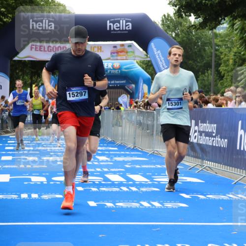 29.06.2025 - hella hamburg halbmarathon Strokosch-Dieckow http://msf.ph/oto/8501027 29.06.2025 10:42:48 Ziel 5011, 5477, 7105, 9371, 9534, 13398, 13725, 14447, 14560, 14813, 14849, 15297, 15301, 15851, 18559, 18659 meine-sportfotos.de