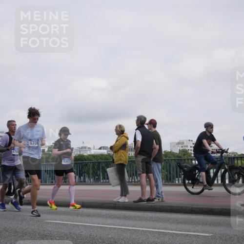 29.06.2025 - hella hamburg halbmarathon Luisa Fischer http://msf.ph/oto/8501030 29.06.2025 10:07:24 Kennedybrücke 1788, 6706, 1367, 1161, 1367, 1377, 1674, 3488, 4488, 5354, 5976, 6706, 6709, 10756 meine-sportfotos.de