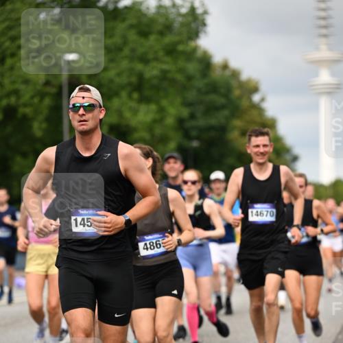 29.06.2025 - hella hamburg halbmarathon Dr. Thomas Lammeyer http://msf.ph/oto/8501033 29.06.2025 10:24:53 Kennedybrücke 1011, 1154, 1471, 2053, 2064, 2101, 2834, 2923, 3161, 3781, 3842, 4154, 4166, 4288, 4754, 4869, 5181, 5811, 5812, 6608, 6844, 6951, 7131, 8025, 8113, 8146, 8724, 8738, 8940, 9005, 9011, 9236, 9873, 9981, 10039, 10041, 10350, 10585, 10613, 10647, 10754, 11100, 11145 meine-sportfotos.de