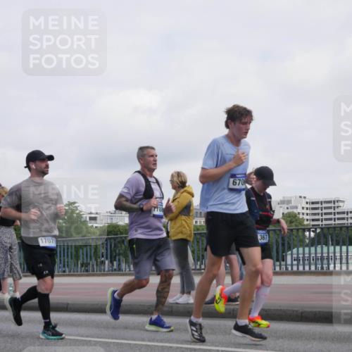 29.06.2025 - hella hamburg halbmarathon Luisa Fischer http://msf.ph/oto/8501037 29.06.2025 10:07:25 Kennedybrücke 1707, 6706, 367, 1367, 1377, 1674, 3413, 3488, 5354, 5365, 5976, 6706, 6709, 10756 meine-sportfotos.de