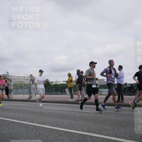 29.06.2025 - hella hamburg halbmarathon Luisa Fischer http://msf.ph/oto/8501045 29.06.2025 10:07:26 Kennedybrücke 12004, 13327, 1707, 1788, 67, 1367, 1377, 1674, 3413, 3488, 5354, 5365, 5976, 6706, 6709, 10756 meine-sportfotos.de