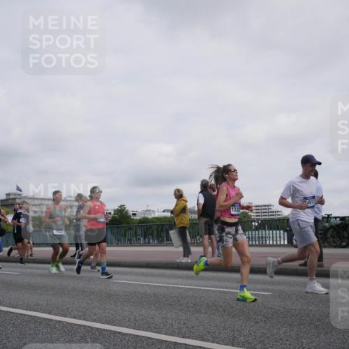 29.06.2025 - hella hamburg halbmarathon Luisa Fischer http://msf.ph/oto/8501057 29.06.2025 10:07:28 Kennedybrücke 1075, 67, 12004, 13327, 4917, 1367, 1377, 1674, 3413, 5354, 5365, 5976, 6706, 6709, 10756 meine-sportfotos.de