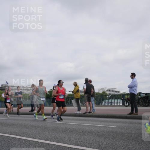 29.06.2025 - hella hamburg halbmarathon Luisa Fischer http://msf.ph/oto/8501061 29.06.2025 10:07:28 Kennedybrücke 1075, 12004, 17437, 133, 1367, 1377, 1674, 3413, 5354, 5365, 5976, 6706, 6709, 10756 meine-sportfotos.de