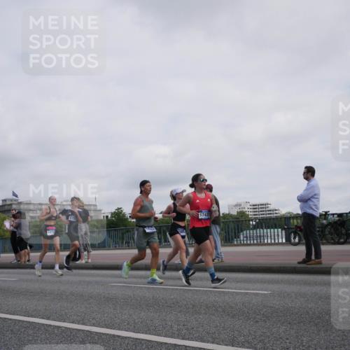29.06.2025 - hella hamburg halbmarathon Luisa Fischer http://msf.ph/oto/8501064 29.06.2025 10:07:28 Kennedybrücke 5976, 1075, 6709, 1743, 1367, 1377, 1674, 3413, 5354, 5365, 5976, 6706, 6709, 10756 meine-sportfotos.de