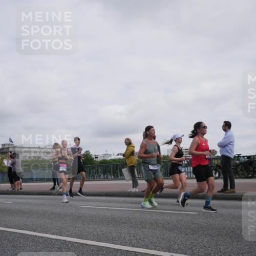 29.06.2025 - hella hamburg halbmarathon Luisa Fischer http://msf.ph/oto/8501068 29.06.2025 10:07:29 Kennedybrücke 1674, 1819, 5976, 10756, 12004, 1367, 1377, 1674, 3413, 5354, 5365, 5976, 6709, 10756 meine-sportfotos.de