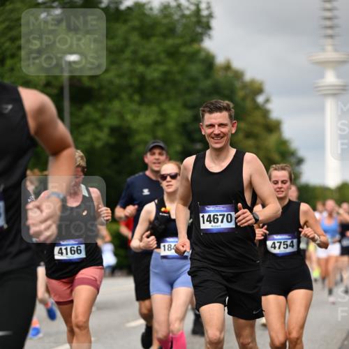 29.06.2025 - hella hamburg halbmarathon Dr. Thomas Lammeyer http://msf.ph/oto/8501071 29.06.2025 10:24:54 Kennedybrücke 1011, 1471, 2053, 2064, 2101, 2834, 2923, 3161, 3781, 3842, 4154, 4166, 4288, 4754, 4869, 5181, 5811, 5812, 6608, 6844, 6951, 7131, 8025, 8113, 8146, 8724, 8738, 8940, 9005, 9011, 9236, 9873, 9981, 10039, 10041, 10350, 10585, 10613, 10647, 10754, 11100, 11145 meine-sportfotos.de