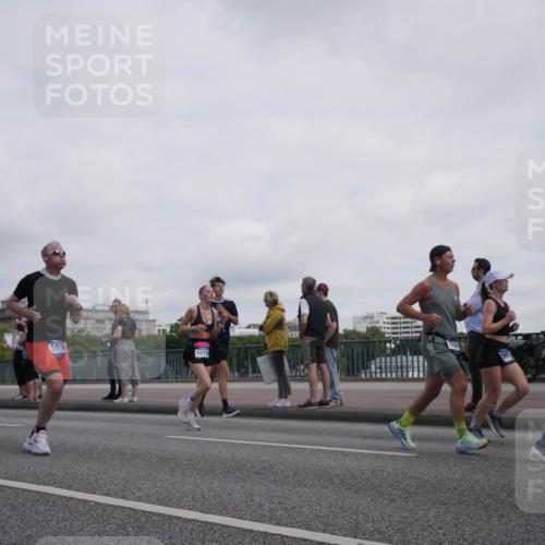 29.06.2025 - hella hamburg halbmarathon Luisa Fischer http://msf.ph/oto/8501073 29.06.2025 10:07:29 Kennedybrücke 1819, 5976, 1075, 1743, 1367, 1377, 1674, 3413, 5354, 5365, 5976, 6709, 10756 meine-sportfotos.de