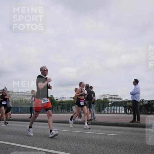 29.06.2025 - hella hamburg halbmarathon Luisa Fischer http://msf.ph/oto/8501077 29.06.2025 10:07:30 Kennedybrücke 1674, 18199, 5976, 1075, 1377, 1674, 3413, 4904, 5354, 5365, 5976, 6709, 10756 meine-sportfotos.de