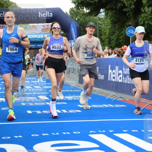 29.06.2025 - hella hamburg halbmarathon Strokosch-Dieckow http://msf.ph/oto/8501081 29.06.2025 10:53:04 Ziel 2111, 2208, 3059, 3258, 3334, 4121, 7509, 7864, 8587, 9093, 9537, 12155, 12367, 12519, 12910, 14323, 14791, 15430, 16986, 18590, 18720, 19208 meine-sportfotos.de