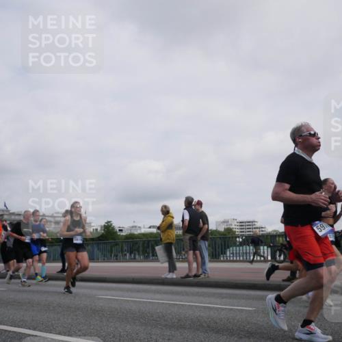 29.06.2025 - hella hamburg halbmarathon Luisa Fischer http://msf.ph/oto/8501084 29.06.2025 10:07:31 Kennedybrücke 18199, 59, 075, 1377, 1674, 3413, 4904, 5354, 5365, 5976, 6709, 10213, 10756 meine-sportfotos.de