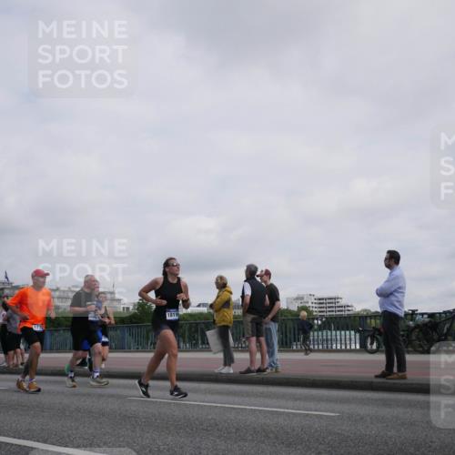 29.06.2025 - hella hamburg halbmarathon Luisa Fischer http://msf.ph/oto/8501088 29.06.2025 10:07:31 Kennedybrücke 1819, 169, 574, 13173, 177, 67, 1377, 1674, 3413, 4904, 5354, 5365, 5976, 6709, 10213, 10756 meine-sportfotos.de