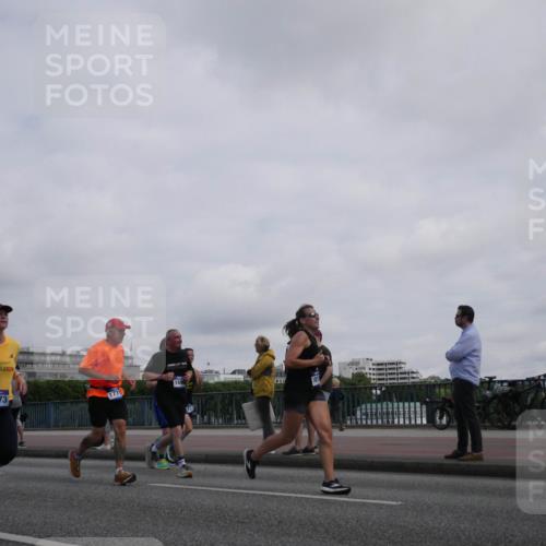 29.06.2025 - hella hamburg halbmarathon Luisa Fischer http://msf.ph/oto/8501091 29.06.2025 10:07:32 Kennedybrücke 13173, 177, 169, 181, 1377, 1674, 3413, 4904, 5354, 5365, 5976, 6709, 10213, 10756 meine-sportfotos.de