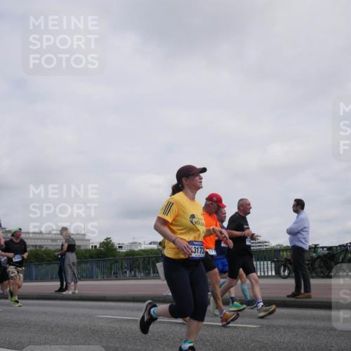 29.06.2025 - hella hamburg halbmarathon Luisa Fischer http://msf.ph/oto/8501099 29.06.2025 10:07:33 Kennedybrücke 15354, 5365, 3173, 177, 1377, 1674, 3413, 4904, 5354, 5365, 5976, 6709, 10213 meine-sportfotos.de