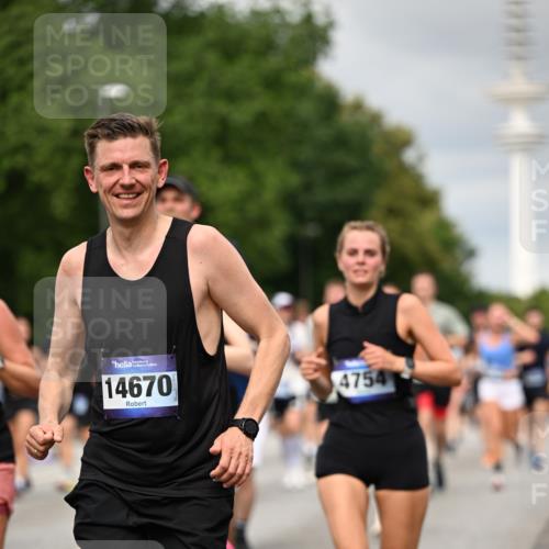 29.06.2025 - hella hamburg halbmarathon Dr. Thomas Lammeyer http://msf.ph/oto/8501102 29.06.2025 10:24:55 Kennedybrücke 1011, 2053, 2064, 2101, 2834, 2923, 3161, 3781, 3842, 4154, 4166, 4288, 4754, 4869, 5181, 5811, 5812, 6608, 6844, 6951, 7131, 8025, 8113, 8146, 8724, 8738, 8940, 9005, 9011, 9236, 9873, 9981, 10039, 10041, 10350, 10585, 10613, 10647, 10754, 11100, 11145 meine-sportfotos.de