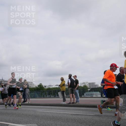 29.06.2025 - hella hamburg halbmarathon Luisa Fischer http://msf.ph/oto/8501103 29.06.2025 10:07:33 Kennedybrücke 5354, 5365, 13173, 1377, 1674, 3413, 4904, 5354, 5365, 5976, 6709, 10213 meine-sportfotos.de