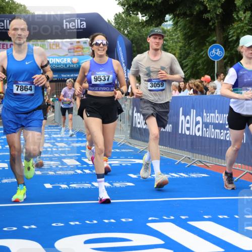 29.06.2025 - hella hamburg halbmarathon Strokosch-Dieckow http://msf.ph/oto/8501106 29.06.2025 10:53:04 Ziel 2111, 2208, 3059, 3258, 3334, 4121, 7509, 7864, 8587, 9093, 9537, 12155, 12367, 12519, 12910, 14323, 14791, 15430, 16986, 18590, 18720, 19208 meine-sportfotos.de