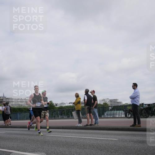 29.06.2025 - hella hamburg halbmarathon Luisa Fischer http://msf.ph/oto/8501109 29.06.2025 10:07:34 Kennedybrücke 5354, 5365, 167, 1377, 1674, 2011, 3413, 4904, 5354, 5365, 10213 meine-sportfotos.de