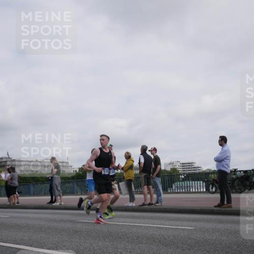 29.06.2025 - hella hamburg halbmarathon Luisa Fischer http://msf.ph/oto/8501112 29.06.2025 10:07:34 Kennedybrücke 535, 365, 1377, 1674, 2011, 3413, 4904, 5354, 5365, 10213 meine-sportfotos.de