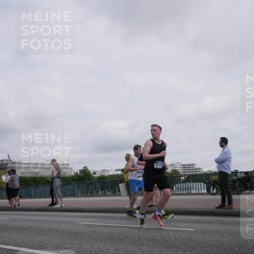 29.06.2025 - hella hamburg halbmarathon Luisa Fischer http://msf.ph/oto/8501115 29.06.2025 10:07:35 Kennedybrücke 341, 5354, 1377, 1674, 2011, 3413, 4904, 5354, 5365, 10213 meine-sportfotos.de