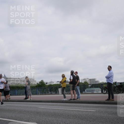 29.06.2025 - hella hamburg halbmarathon Luisa Fischer http://msf.ph/oto/8501124 29.06.2025 10:07:36 Kennedybrücke 16145, 1377, 1674, 2011, 3413, 4904, 5354, 5365, 10213 meine-sportfotos.de