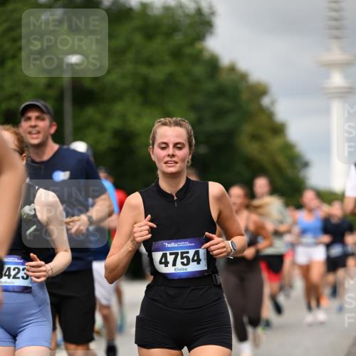 29.06.2025 - hella hamburg halbmarathon Dr. Thomas Lammeyer http://msf.ph/oto/8501129 29.06.2025 10:24:56 Kennedybrücke 1011, 2053, 2064, 2101, 2834, 2923, 2986, 3161, 3781, 3842, 4154, 4166, 4288, 4754, 4869, 5181, 5811, 5812, 6608, 6844, 6951, 7131, 8025, 8113, 8146, 8724, 8738, 8940, 9005, 9011, 9236, 9873, 9981, 10039, 10350, 10585, 10613, 10647, 10754, 11100, 11145 meine-sportfotos.de
