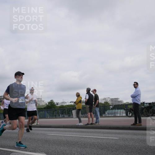 29.06.2025 - hella hamburg halbmarathon Luisa Fischer http://msf.ph/oto/8501131 29.06.2025 10:07:37 Kennedybrücke 6753, 109, 1781, 16145, 2011, 3413, 4904, 5354, 5365, 8217, 10213 meine-sportfotos.de