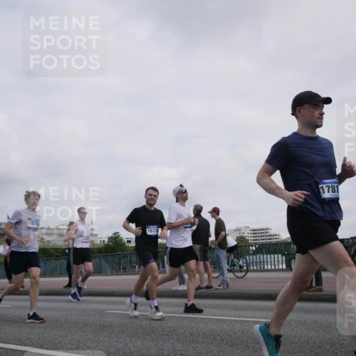 29.06.2025 - hella hamburg halbmarathon Luisa Fischer http://msf.ph/oto/8501137 29.06.2025 10:07:38 Kennedybrücke 16753, 10962, 1612, 1781, 2011, 3413, 4146, 4904, 5365, 8217, 10213 meine-sportfotos.de
