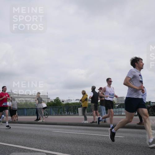29.06.2025 - hella hamburg halbmarathon Luisa Fischer http://msf.ph/oto/8501147 29.06.2025 10:07:39 Kennedybrücke 11582, 10962, 2011, 4146, 4904, 6311, 8217, 10213 meine-sportfotos.de