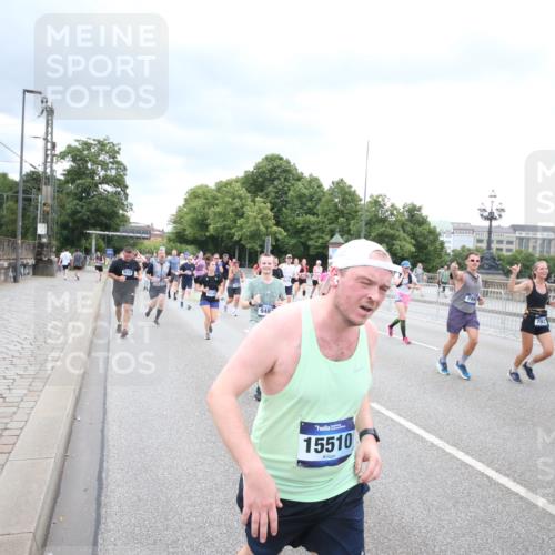 29.06.2025 - hella hamburg halbmarathon Jannik Wohlers http://msf.ph/oto/8501151 29.06.2025 10:57:43 Lombardsbrücke 1001, 1388, 2043, 2169, 2273, 2275, 3644, 3936, 4117, 4429, 5104, 5676, 5782, 6316, 6337, 6825, 7262, 7556, 7783, 7977, 7990, 8076, 8439, 8440, 8441, 8442, 8512, 8713, 8888, 9180, 9319, 9398, 9436, 9481, 9832, 10058, 10380, 10462, 10560, 10635, 10737, 10937, 11037, 11263, 11353, 11392, 11615, 11636, 11732, 12122, 13218, 13226, 13352, 13358, 13364, 13469, 13553, 13804, 14453, 14507, 14533, 14634, 14685, 15282, 15510, 15552, 15916, 16329, 16349, 17881 meine-sportfotos.de