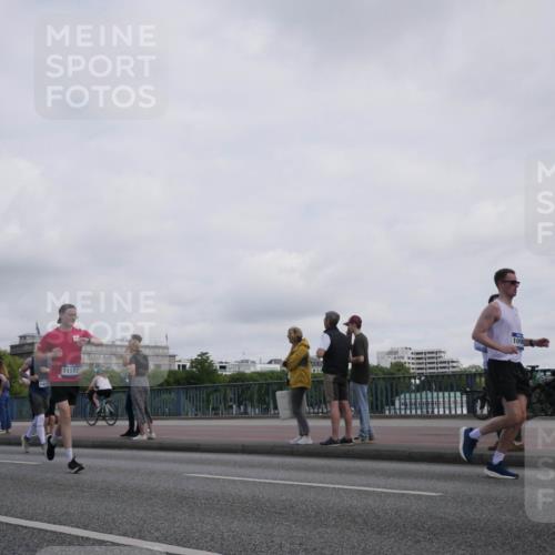 29.06.2025 - hella hamburg halbmarathon Luisa Fischer http://msf.ph/oto/8501152 29.06.2025 10:07:40 Kennedybrücke 11582, 109, 2011, 4146, 4904, 6311, 8217, 10213 meine-sportfotos.de