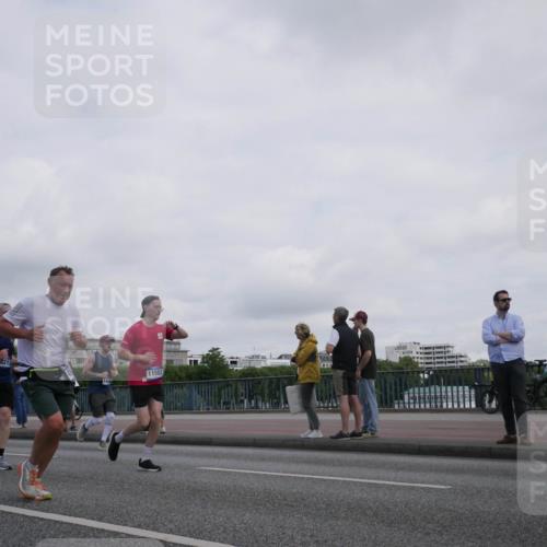 29.06.2025 - hella hamburg halbmarathon Luisa Fischer http://msf.ph/oto/8501153 29.06.2025 10:07:40 Kennedybrücke 10213, 1434, 11582, 2011, 4146, 4904, 6311, 8217, 10213 meine-sportfotos.de