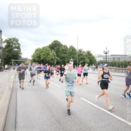 29.06.2025 - hella hamburg halbmarathon Jannik Wohlers http://msf.ph/oto/8501155 29.06.2025 10:57:44 Lombardsbrücke 1001, 1388, 2043, 2169, 2273, 2275, 3644, 3936, 4117, 4429, 5104, 5676, 5782, 6316, 6337, 6825, 7262, 7556, 7664, 7783, 7977, 7990, 8076, 8439, 8440, 8441, 8442, 8512, 8713, 8888, 9180, 9319, 9398, 9436, 9481, 9832, 10058, 10380, 10462, 10560, 10635, 10737, 10937, 11037, 11263, 11353, 11392, 11615, 11636, 11732, 12122, 13218, 13226, 13352, 13358, 13364, 13469, 13553, 13804, 14453, 14507, 14533, 14634, 14685, 15282, 15510, 15552, 15916, 16048, 16329, 16349, 17881 meine-sportfotos.de