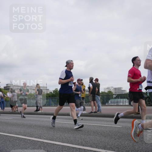 29.06.2025 - hella hamburg halbmarathon Luisa Fischer http://msf.ph/oto/8501165 29.06.2025 10:07:41 Kennedybrücke 1021, 1434, 115, 1316, 2011, 4146, 4904, 6311, 8089, 8217, 10213 meine-sportfotos.de
