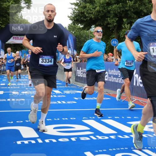 29.06.2025 - hella hamburg halbmarathon Strokosch-Dieckow http://msf.ph/oto/8501169 29.06.2025 10:53:02 Ziel 2111, 2208, 3059, 3258, 3334, 4121, 4770, 5907, 7509, 7864, 8587, 9093, 9537, 12155, 12367, 12519, 12910, 14323, 14791, 15430, 18590, 18720, 19208 meine-sportfotos.de