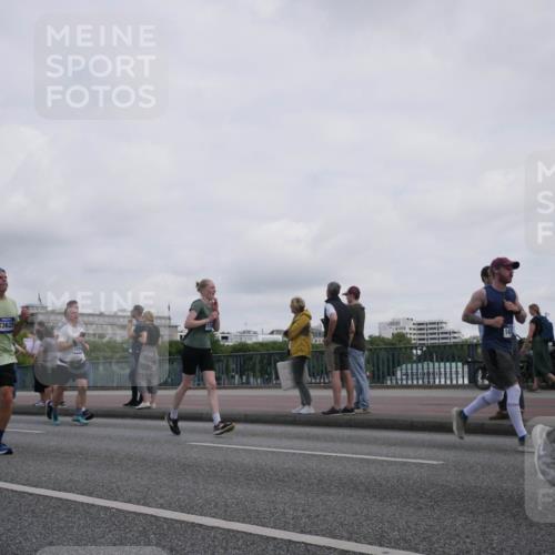29.06.2025 - hella hamburg halbmarathon Luisa Fischer http://msf.ph/oto/8501173 29.06.2025 10:07:42 Kennedybrücke 3625, 129, 14, 1316, 2011, 2698, 4146, 4904, 6311, 8089, 8217, 10213 meine-sportfotos.de