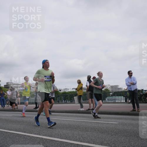 29.06.2025 - hella hamburg halbmarathon Luisa Fischer http://msf.ph/oto/8501178 29.06.2025 10:07:43 Kennedybrücke 8217, 201, 13625, 1316, 2011, 2463, 2698, 4146, 4904, 6311, 8089, 8217, 10213 meine-sportfotos.de