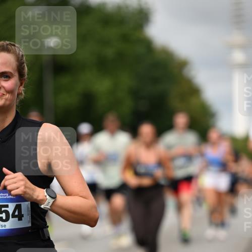 29.06.2025 - hella hamburg halbmarathon Dr. Thomas Lammeyer http://msf.ph/oto/8501184 29.06.2025 10:24:57 Kennedybrücke 1011, 2053, 2101, 2325, 2834, 2923, 2986, 3161, 3781, 3842, 4082, 4154, 4166, 4288, 4754, 4869, 5181, 5811, 5812, 6608, 6844, 6951, 7131, 8025, 8113, 8146, 8724, 8940, 9005, 9011, 9236, 9873, 9981, 10039, 10350, 10585, 10613, 10647, 10754, 11100, 11145 meine-sportfotos.de