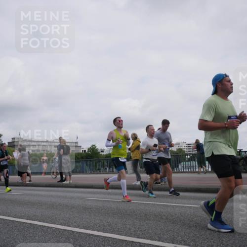 29.06.2025 - hella hamburg halbmarathon Luisa Fischer http://msf.ph/oto/8501186 29.06.2025 10:07:44 Kennedybrücke 1852, 8217, 20, 129, 17098, 1316, 2011, 2463, 2698, 4146, 6311, 8089, 8217, 10213 meine-sportfotos.de