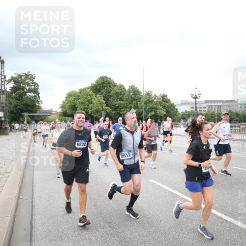 29.06.2025 - hella hamburg halbmarathon Jannik Wohlers http://msf.ph/oto/8501190 29.06.2025 10:57:46 Lombardsbrücke 1001, 1388, 2043, 2169, 2273, 2275, 3936, 4117, 4429, 5104, 5676, 5782, 6316, 6337, 6825, 7262, 7617, 7664, 7783, 7977, 7990, 8076, 8439, 8440, 8441, 8442, 8512, 8888, 9180, 9319, 9398, 9436, 9481, 9636, 9832, 10058, 10462, 10560, 10635, 10737, 10937, 11037, 11263, 11353, 11392, 11615, 11636, 11732, 12122, 12433, 13218, 13226, 13355, 13356, 13358, 13364, 13469, 13553, 13804, 14507, 14533, 14634, 14685, 15282, 15510, 15916, 16048, 16329, 16349, 17881 meine-sportfotos.de