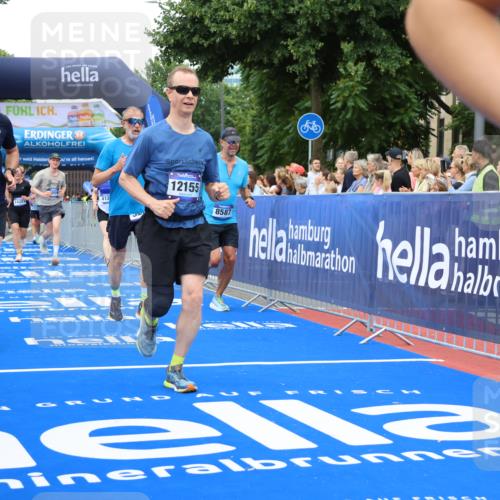 29.06.2025 - hella hamburg halbmarathon Strokosch-Dieckow http://msf.ph/oto/8501195 29.06.2025 10:53:01 Ziel 2208, 3059, 3258, 3334, 4121, 4770, 5907, 7509, 7864, 8139, 8587, 9093, 9537, 12155, 12367, 12519, 12910, 14323, 14791, 15430, 18590, 18720, 19208 meine-sportfotos.de