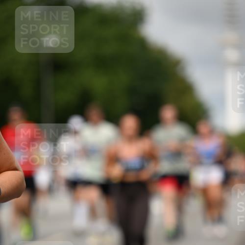 29.06.2025 - hella hamburg halbmarathon Dr. Thomas Lammeyer http://msf.ph/oto/8501197 29.06.2025 10:24:57 Kennedybrücke 1011, 2053, 2101, 2325, 2834, 2923, 2986, 3161, 3781, 3842, 4082, 4154, 4166, 4288, 4754, 4869, 5181, 5811, 5812, 6608, 6844, 6951, 7131, 8025, 8113, 8146, 8724, 8940, 9005, 9011, 9236, 9873, 9981, 10039, 10350, 10585, 10613, 10647, 10754, 11100, 11145 meine-sportfotos.de