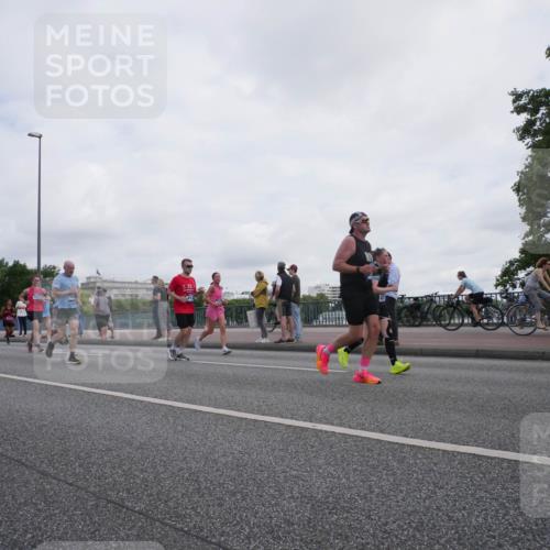 29.06.2025 - hella hamburg halbmarathon Luisa Fischer http://msf.ph/oto/8501207 29.06.2025 10:07:47 Kennedybrücke 18, 414, 1316, 2011, 2463, 2698, 3994, 4146, 6311, 8089, 8217, 9280 meine-sportfotos.de