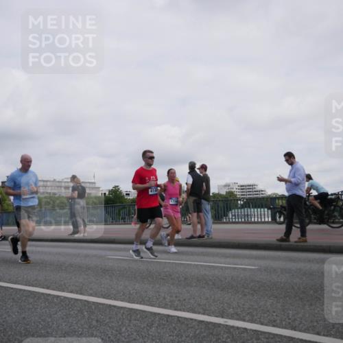 29.06.2025 - hella hamburg halbmarathon Luisa Fischer http://msf.ph/oto/8501211 29.06.2025 10:07:48 Kennedybrücke 652, 4146, 1756, 1316, 2463, 2698, 3994, 4146, 6311, 8089, 8217, 9280 meine-sportfotos.de