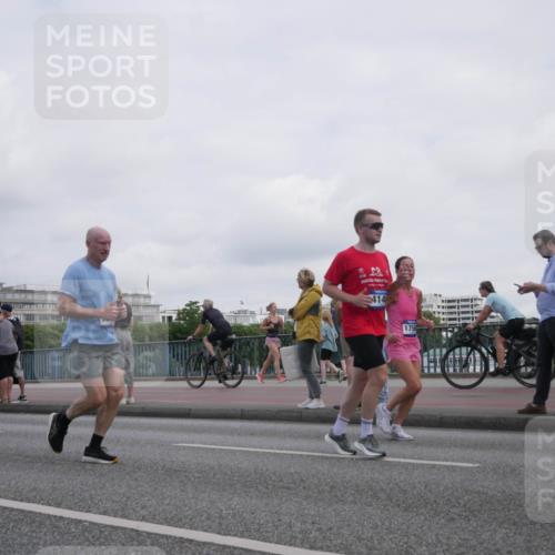 29.06.2025 - hella hamburg halbmarathon Luisa Fischer http://msf.ph/oto/8501215 29.06.2025 10:07:48 Kennedybrücke 6311, 414, 1756, 1316, 2463, 2698, 3994, 4146, 6311, 8089, 8217, 9280 meine-sportfotos.de