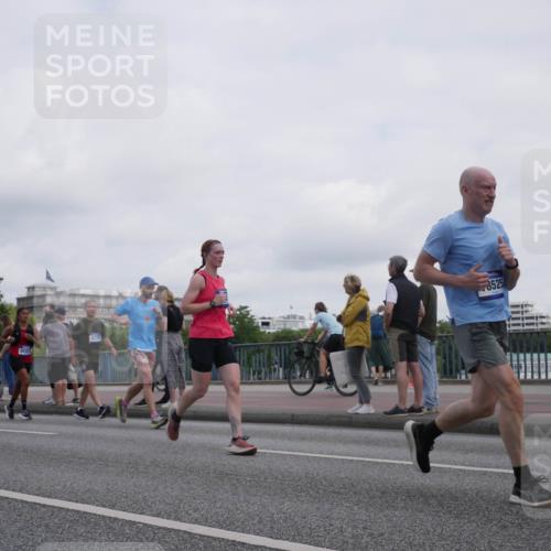 29.06.2025 - hella hamburg halbmarathon Luisa Fischer http://msf.ph/oto/8501224 29.06.2025 10:07:49 Kennedybrücke 16995, 1316, 8089, 928, 8525, 1316, 2463, 2698, 3994, 4146, 6311, 8089, 8217, 9280 meine-sportfotos.de