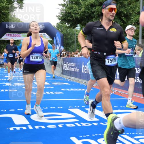 29.06.2025 - hella hamburg halbmarathon Strokosch-Dieckow http://msf.ph/oto/8501231 29.06.2025 10:53:00 Ziel 2099, 2208, 3059, 3258, 3334, 4121, 4770, 5907, 7509, 7864, 8139, 8587, 9093, 9537, 10724, 12155, 12367, 12519, 12910, 14323, 14791, 15430, 18590, 18720, 19208 meine-sportfotos.de