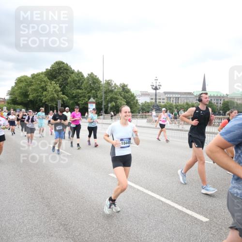 29.06.2025 - hella hamburg halbmarathon Jannik Wohlers http://msf.ph/oto/8501233 29.06.2025 10:57:49 Lombardsbrücke 1001, 1388, 1845, 2043, 2169, 2273, 2275, 3540, 4117, 5104, 5676, 5782, 6825, 7262, 7617, 7664, 7783, 7977, 7990, 8076, 8439, 8440, 8441, 8442, 8512, 8888, 9123, 9180, 9239, 9319, 9481, 9636, 9832, 10058, 10462, 10473, 10635, 10937, 11037, 11392, 11615, 11636, 11708, 11732, 12122, 12433, 13218, 13226, 13355, 13356, 13358, 13469, 13553, 14533, 14584, 14634, 14685, 15282, 15916, 16048, 16329, 16349, 16408, 16878, 17881 meine-sportfotos.de