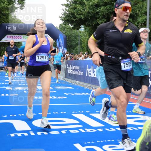 29.06.2025 - hella hamburg halbmarathon Strokosch-Dieckow http://msf.ph/oto/8501240 29.06.2025 10:53:00 Ziel 2099, 2208, 3059, 3258, 3334, 4121, 4770, 5907, 7509, 7864, 8139, 8587, 9093, 9537, 10724, 12155, 12367, 12519, 12910, 14323, 14791, 15430, 18590, 18720, 19208 meine-sportfotos.de